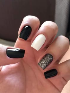 Multicolorido  Collar  Vidro  Esmalte para Unhas Embellished Black Wedding Nails, Pink Black Nails, Black And White Nails, Gel Acrylic Nails, Chic Nails, Short Acrylic Nails, Cute Acrylic Nails, Acrylic Nail Designs, Black Nails