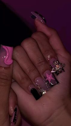 Nail Inspired Acrylic, Drip Effect Nails, Extra Nails Designs With Charms, Birthday Nails Pink And Black, Initial Nails Ideas, Dramatic Pink Nails, Pink Aesthetic Nails Short, Black Pink And Silver Nails, Nails Acrylic Xxl