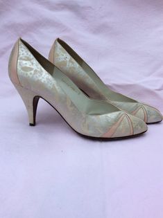 A pair of 80s court shoes by 'Gina' of London. All leather shoes in a pale dusky pink with a geometric design to front and back. Shoes are in used but pretty good condition with only a small slight scuff to right hand heel. Beautifully finished and with a leather sole. States size 3but here is inside measurement  Heel to toe tip is 9.5"  and width at front is 3" so quite a narrow fit. 80s Shoes, Back Shoes, Dusky Pink, 50s Fashion, Court Shoes, Womens Heels, Right Hand, Geometric Design, Leather Shoes