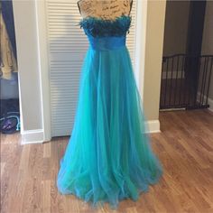 Size 10, Nwt Peacock Prom Dress, Peacock Feather Dress, Feather Prom Dress, Beautiful Peacock, Feather Dress, Peacock Feather, Strapless Dress Formal, Prom Dress, Ball Gowns