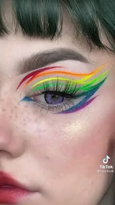 Pride Face Paint Simple, Pride Makeup Eyeliner, Cute Pride Makeup, Pride Nails 2023, Pride Month Makeup Looks, Pride Face Paint Ideas, Rainbow Makeup Looks Pride