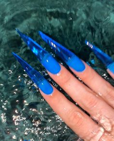 Blue Nail Designs Stiletto, Stiletto Nails Blue, Blue Stiletto Nails, Airbrush Nails, Cute Toe Nails, Beauty Nails Design, Glow Nails, Long Acrylic Nails Coffin