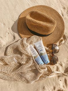 Einige sind weniger als 10 $. Summer Skincare Photography, Sunscreen Product Shoot, Sunscreen Photography Ideas, Suncream Aesthetic, Sunscreen Photoshoot, Sunscreen Product Photography, Spf Aesthetic, Sunscreen Photography, Summer Product Photography