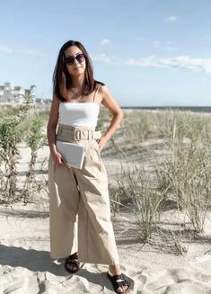 What to wear with wide-leg jeans Wide Leg Outfits, Outfit With Wedges, Outfits For Spring