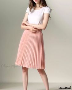 OliviaMark - Elegant Pleated Chiffon Midi Skirt featuring a Flattering A-line Silhouette Chiffon Midi Skirt, Crop Top Dress, Pleated Chiffon, Vestidos Vintage, Skirt Skirt, Long Sleeve Short Dress, Daily Dress, Bottom Clothes, Types Of Skirts