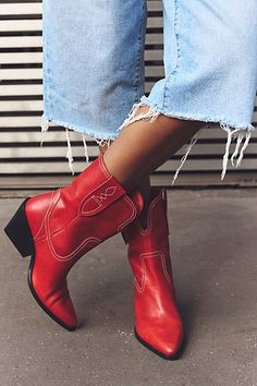 Pitchfork Point Western Boots Free People Fall, Spring Boots, Fall Layers, Heritage Fashion, Color Free, Fall 2024, Cozy Fall, Color Theory