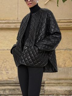 Fashion Black And White, Types Of Coats, Fitted Coat, Geometric Print Dress, Looks Black, Quilted Coat, Long Sleeves Coats, Fashion Elegant, Fleece Coat