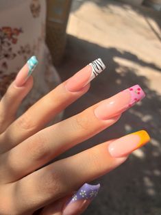 French Tip Acrylic Nails Coffin With Design, Y2k Short Nail Designs, Yellow Acrylic Nails, Acrylic Nails Yellow, Uñas Aesthetic, Yellow Nail, Cow Nails, Hippie Nails