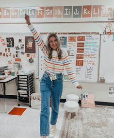 Styling Loose Button Down, Teach Outfits Elementary, Outfits Spirit Week, Cute Aesthetic Teacher Outfits, Teacher Jeans Day Outfit Winter, Cute Student Teacher Outfits, Teacher Outfits Daycare, Teacher Intern Outfits