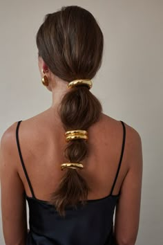 The Glossy Arch Pony gives an upgrade to your basic pony. The geometric arch on this piece adds an edge to your hairstyle. This product is recommended for thicker hair. For those with thin hair we recommend the Petite Glossy Arch Pony Cuff. Available in Rhodium and 14K Gold plating. Made in NYC. Formal Braid, Cute Updos, Pony Gold, Trendy Braids, Romantic Waves, Skincare Lifestyle, Voluminous Ponytail, Elegant Updos, Hair Cuffs