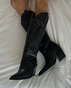 Botas Western, Autumn Shoes, Western Style Boots, Looks Country, Spike Heels, Cowboy Cowgirl, Swag Shoes, Moda Vintage, Fall Shoes