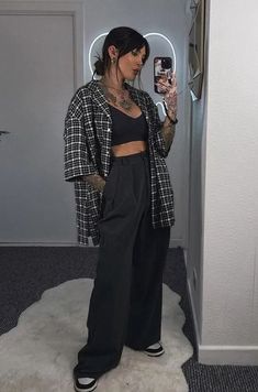 Work Outfit Inspo Spring, Dark Hipster Aesthetic, Line Cook Outfit, Rocker Grunge Style, Tattoo Artists Outfit, Edgy Bar Outfit, Sophia Floyd, Soul Concert Outfit Ideas, Edgy Easter Outfits