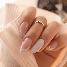 Elegant Birthday Nails Almond, Birthday Nails Acrylic Almond, Clear Nails With White Design, Black And White Wedding Nails, Uñas Beige Elegantes, Almomd Nails, Ombre Nails Coffin, Couture Nails, Prom Nail