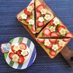 sliced strawberries and banana slices on top of toast