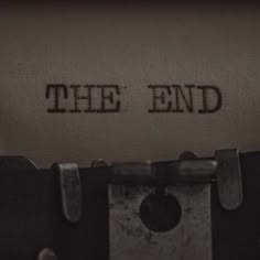 an old fashioned typewriter with the word the end printed on it's paper