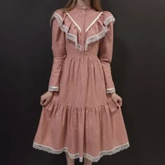 Anne With An E Wardrobe, 1800s Casual Dress, Late 1800s Dresses Casual, Pink Edwardian Dress, 1900s Dresses Casual, Anne With An E Inspired Outfits, Anne With An E Style, Anne With An E Fashion, Anne With An E Clothes