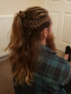 Men’s Wedding Hair Long, Men’s Braids Hairstyles Viking, Long Hair Men Wedding Style, Witcher Hairstyles Men, Elvish Hairstyles Men, Viking Wedding Hair Men, Men Long Hairstyles Wedding, Masculine Braids For Long Hair