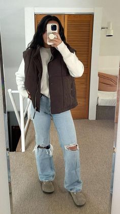 Winter In Texas Outfits, Fall 2024 Fashion Trends College, Date Night Outfit Casual Fall, Young Mom Outfits Fall, Oregon Fall Outfits, Outfits For Moms In 20s, Midsize Fall Outfits Casual, Fall Outfits Inspo 2024