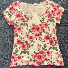 Amisu Nwt Rose White Blouse Size Medium Fitted Cotton Top With Rose Print, Rose Print Tops For Spring, Rose Print Tops For Summer, Casual Rose Print Tops In Rose Color, Casual Rose Print Tops, White Rose Print Short Sleeve Top, Feminine Short Sleeve Top With Rose Print, Summer V-neck Top With Rose Print, Feminine Rose Print Tops For Spring