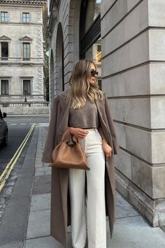 fall work outfits Corporate Attire, Chic Fall Outfits, Corporate Outfits, Paris Outfits, Fall Outfits For Work, Looks Street Style, Minimal Chic, Work Outfits Women, Autumn Outfit