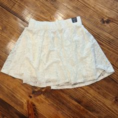 New Never Worn Stretchy Waist Band 12.5 In Waist Laying Flat 15 Inch Top To Bottom Open To Offers Hollister Skirt, White Lace Skirt, Green Mini Skirt, High Rise Skirt, Maxi Shirts, Tie Front Cardigan, Faux Leather Skirt, High Rise Denim, Red Sweaters