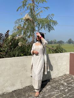 Kurti With Dupatta Aesthetic, Traditional Daily Wear, Pics In Suit Indian, Poses For Suits, Cotton Suits Design Latest Pakistani, Poses With Kurta And Dupatta, Photos In Suits Women Indian, Daily Indian Outfits, Indian Suit Poses Women