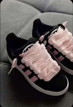 2024 Shoes, Shoes For School, Trendy Shoes Sneakers, Preppy Shoes, Pretty Shoes Sneakers, Jordan Shoes Retro, Shoes Outfit Fashion