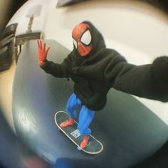 Skateboard, Spiderman, Mirror