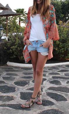 Do you love shorts? Summer is here and shorts will be the most comfortable outfit during the season. Check out these fashion ideas on how to style your summer shorts. #summer #shorts #summeroutfits Vetements Shoes, Boho Chique, Swimsuits Outfits, Beach Outfits, Bohol, Ideas Outfit, Summer Boho, Autumn Outfits