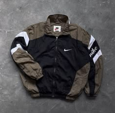 Windbreaker Outfit Men, Old Nike, Windbreaker Outfit, Vintage Nike Jacket, Natural Soaps, Street Style Outfits Men, Street Fashion Men Streetwear, Men Stylish Dress, Guys Clothing Styles