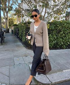 Beige Cardigan Outfit Work, Beige Cardigan Outfit, Wide Leg Pant Outfit, Pant Outfits, Wide Leg Pants Outfit, Perfect Winter Outfit, Casual Chic Outfits, Walking Outfits, Leg Pants Outfit