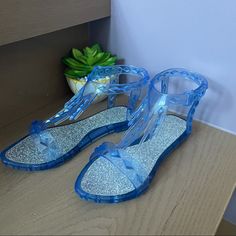 Brand New Never Worn Frozen Queen Elsa Sandals/Shoes. About 7.75 Inches Long - Around Size 10 I Believe. Elsa Shoes Diy, Frozen Shoes Kohl's, Anna Frozen Boots, Frozen Elsa Shoes, Elsa Accessories, Elsa Shoes, Elsa Blue Dress Frozen 1, Frozen Queen, Anna Frozen