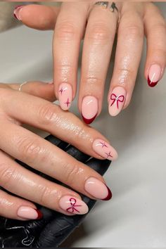 burgundy festive french tip nails with bows and stars #biab #gelnails #frenchtips #burgundynails #christmasnails #festivenails #nailinspo #christmasnailinspo #bows #stars #glitter Festive Biab Nails, Red And Gold Bow Nails, How To Do Bows On Nails, Xmas Bow Nails, Christmas Nails Red With Bow, Christmas And Nye Nails, Burgundy Nails With Stars, Red Bow Nails French Tip