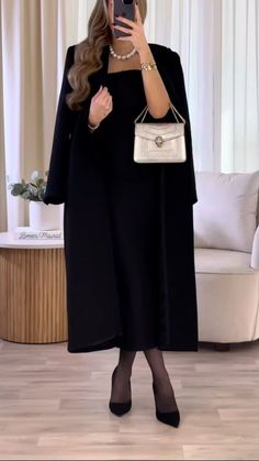 Graduation Dress Ideas University, Formal Black Dress Outfit, Formal Winter Outfits, Corporate Fashion, Sophisticated Outfits, Fancy Dresses Long, Effortlessly Chic Outfits, Model Outfits, Casual Day Outfits