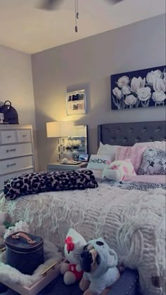 Simple Princess Room Aesthetic, Boujee Bedroom, Boujee Apartment Bedroom, Boujee Apartment, Home Decor Ideas Kitchen, Girl Apartment Decor, Luxurious Apartment, Wallpapers Home, Quotes Home