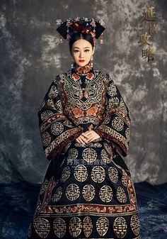 Qing Dynasty Fashion, Moda China, Qing Dynasty Clothing, Empress Of China, Ancient Dress, Chinese Traditional Dress, Chinese Clothing, Traditional Fashion, Chinese Dress