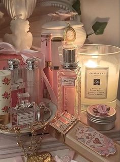 𝑪𝒐𝒒𝒖𝒆𝒕𝒕𝒆 𝑨𝒆𝒔𝒕𝒉𝒆𝒕𝒊𝒄 ♡ 𝑺𝒂𝒗𝒆=𝑭𝒐𝒍𝒍𝒐𝒘 #perfume #fragrance #vintage #aesthetic #inspiration Koleksi Makeup, Koleksi Parfum, Peony Blush Suede, Pretty Pink Princess, Pink Girly Things, Pink Vibes, Princess Aesthetic, Pink Themes