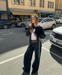 Instagram: sofiaboman Brown Belt Outfit, Look Jean, Outfit Jeans, Layering Outfits, Autumn Outfit, 가을 패션