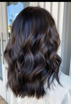 Hair color ideas for brunettes Black Hair Balayage Short Hair, Winter Hair Color Curly, Bayalage Brunette Low Maintenance, Dark Short Hair Ideas, Short Black Hair With Balayage, Brown Balayage On Short Hair, Dark Brown Vs Black Hair, Dark Hair Color Ideas Short, Dark Brown Balayage Hair Chocolates