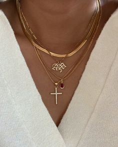 A touch of gold, a hint of sparkle – perfect for everyday wear💫Wearing: Faye Chain - 16” + Old English Initial Necklace + Cody Necklace + Reese Necklace