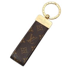 a keychain with a brown and black pattern on the front, in gold tone