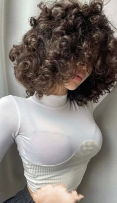 Hair Coloring Ideas, Hair Colors Ideas, Summer Hair Color Ideas, Mode Ulzzang, Curly Hair Photos, Cats Case, Coloring Ideas, Beautiful Curly Hair, Curly Girl Hairstyles