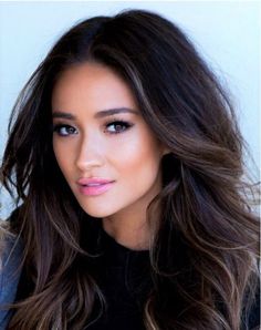 Balayage Spring, Shay Mitchell Hair, Chocolate Brown Hair Color, Long Brown Hair, Shay Mitchell, Balayage Brunette, Brown Hair With Highlights, Long Layered Hair, Balayage Highlights