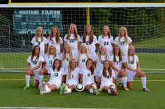 soccer girls team photo - Yahoo Image Search Results Soccer Team Photo Ideas, Soccer Photo Ideas, Kid Photoshoot Ideas, Soccer Media Day