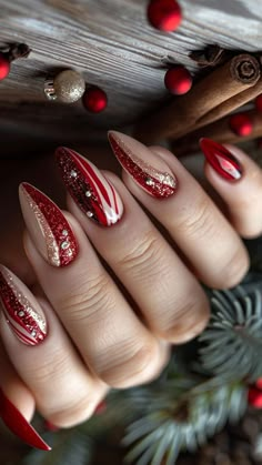 This year, we're all about festive yet easy Christmas nail designs that capture the magic of the season This year, we're all about festive yet easy Christmas nail designs that capture the magic of the season without the stress.without the stress. Gingerbread Nails, Christmas Nail Designs Easy, Nail Christmas, Nails Unique, Xmas Nail, Candy Cane Nails, Christmas Gel, Winter Manicure