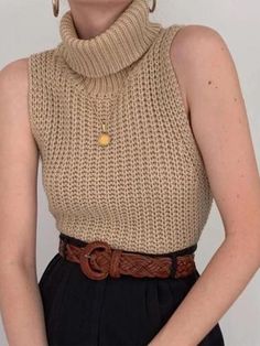 Prendas tejidas perfectas para el horrible frío de Enero Knit Tops Outfit, Pola Top, Knitted Top Outfit, Tops Outfit, Crochet Sweater Pattern Free, Womens Crochet Patterns, Mode Crochet, Crochet Vest Pattern, Knit Sweater Vest