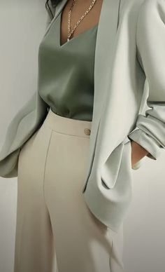 Business Outfits Women, Beige Pants, Business Casual Outfits For Work, Classy Work Outfits, Wedding Guest Outfit Summer, Stylish Work Outfits, Meryl Streep, Business Outfit, Casual Work Outfits