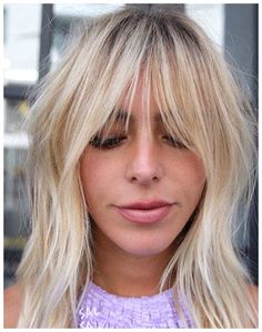 28 Best Short Haircuts With Curtain Bangs Feathered Bangs, Blonde Hair With Bangs, Beachy Hair, Swept Bangs, Bangs Hairstyles, Salon Owners, Side Swept, Shag Haircut, Hair With Bangs