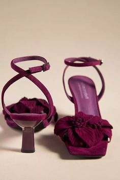 Inner Witch, Shoes Heels Classy, Fancy Shoes, Shoe Inspo, Girly Shoes, Aesthetic Shoes, Swag Shoes, Minimal Style, Carrie Bradshaw