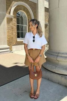 Discover 40+ trendy t-shirt outfit ideas for basic, oversized or cropped T-shirts in white, black, or grey, or graphic and colorful T-shirts! From elegant to casual, elevate your style effortlessly for everyday, weekend, work or vacation for spring, summer and beyond. Baby Tee Outfit